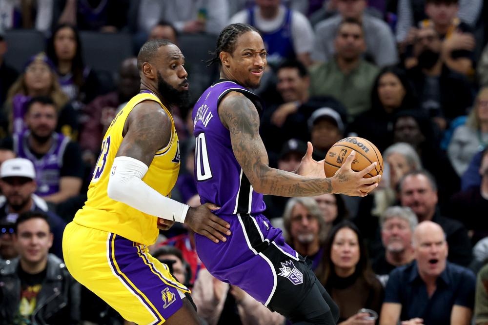 他们定期举 他们定期举